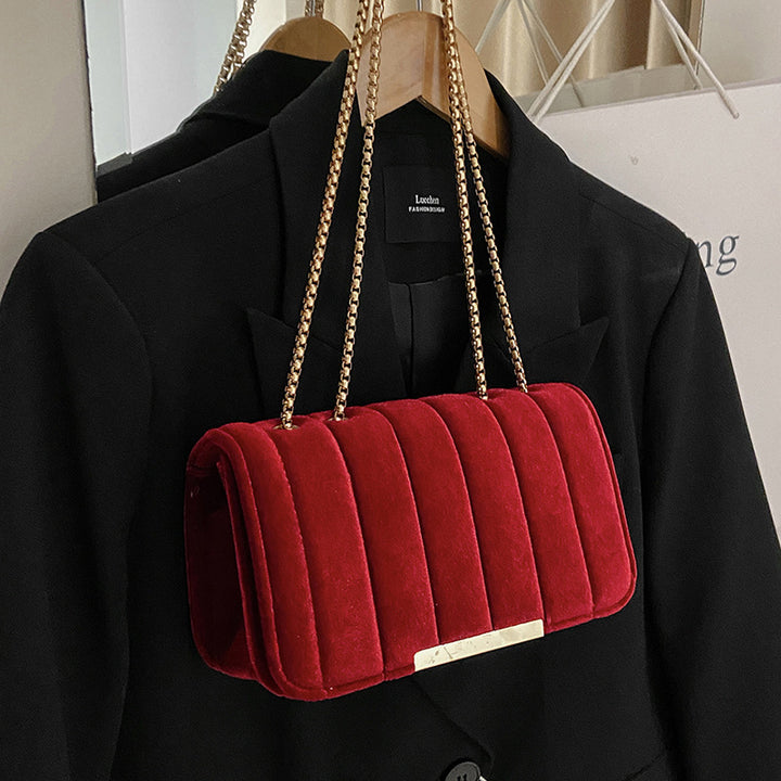 One Shoulder Velvet Chain Crossbody Bag red | crezy line |